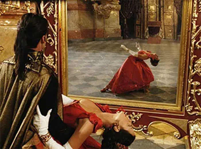 30 Times Clever Foreshadowing In Movies Made People Feel Silly And Shocked After Mistaking It For Poor Filmmaking