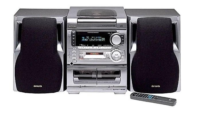 Un regalo de los 10 mejores si eras un niño en los 90, te presento, el mejor sistema de sonido envolvente, completo con la opción de extender los altavoces 60 centímetros mientras que al mismo tiempo tienes un sistema solar que brilla en la oscuridad en el techo