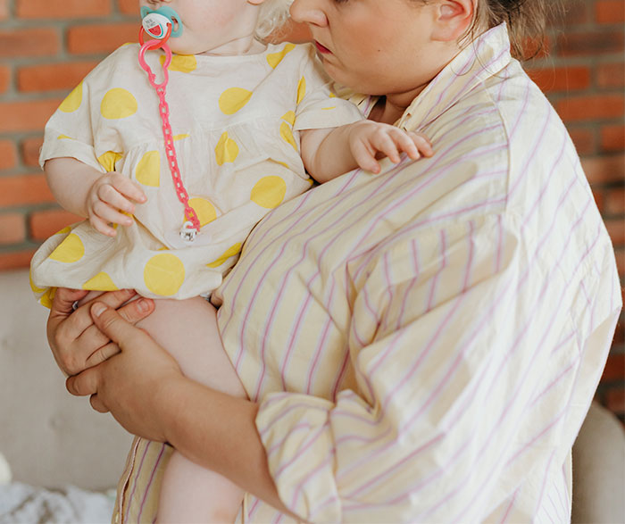 Parents 'Make' Aunt Babysit Even Though She Warned Them She Was Unavailable, Family Drama Ensues When She Then Leaves The Baby With A 'Stranger'