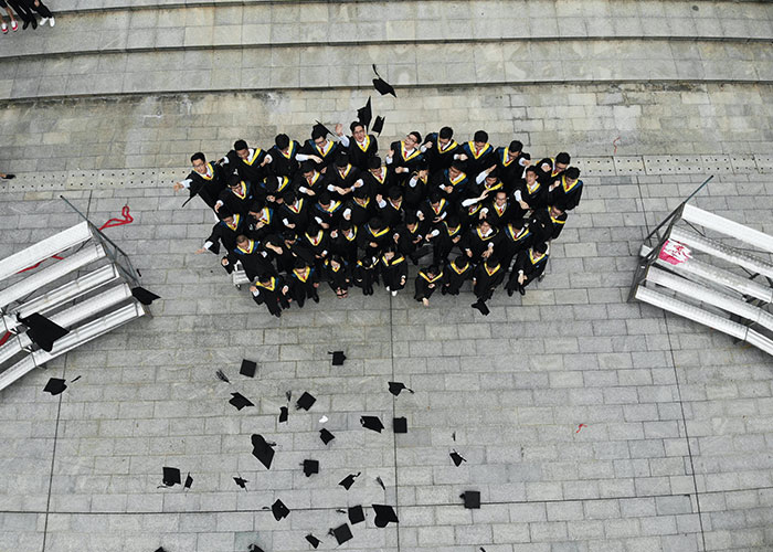 Someone Asked People Who Are 40+ To Share Their Best Advice For People In Their 20s, 30 Deliver