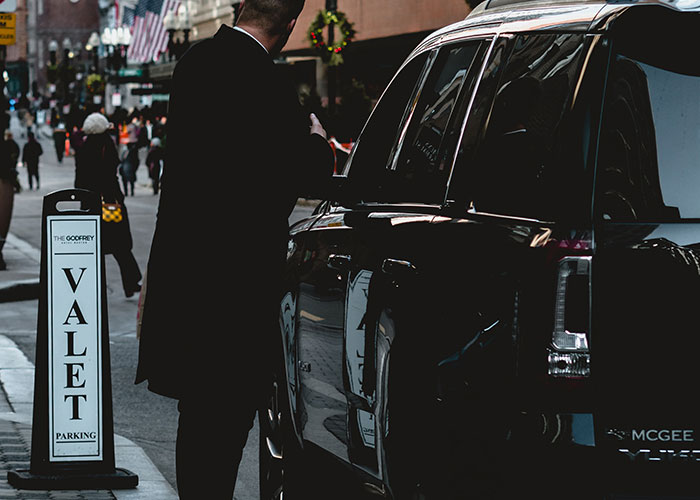 40 People Reveal “Dark Secrets” About Their Jobs That Common People Aren’t Supposed To Know