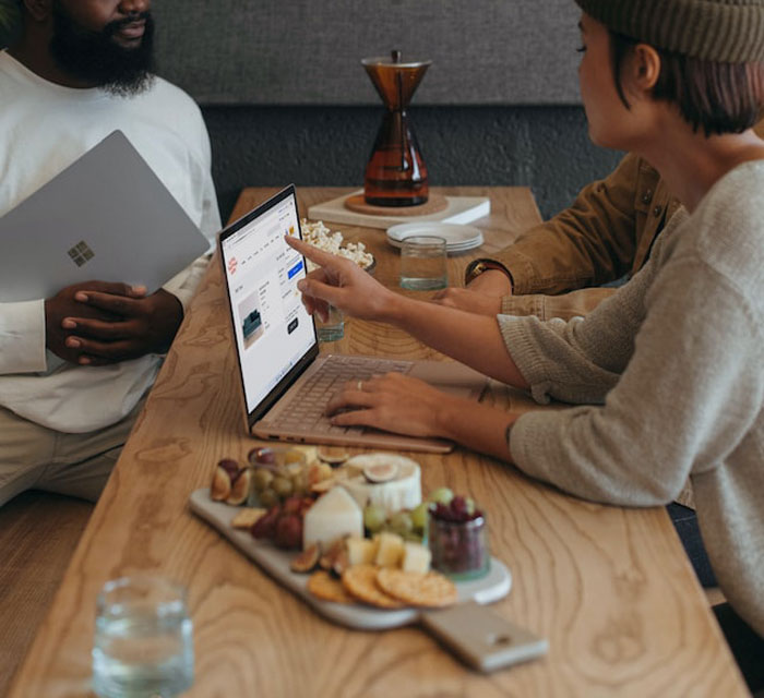 People List 30 Major Red Flags To Spot During A Job Interview That Scream ‘Bad Working Environment’