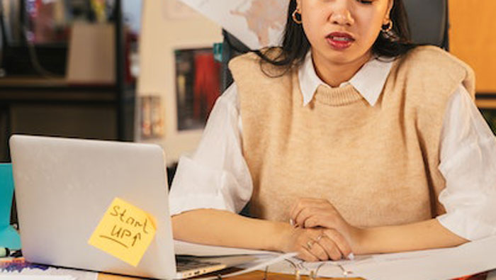 People List 30 Major Red Flags To Spot During A Job Interview That Scream ‘Bad Working Environment’