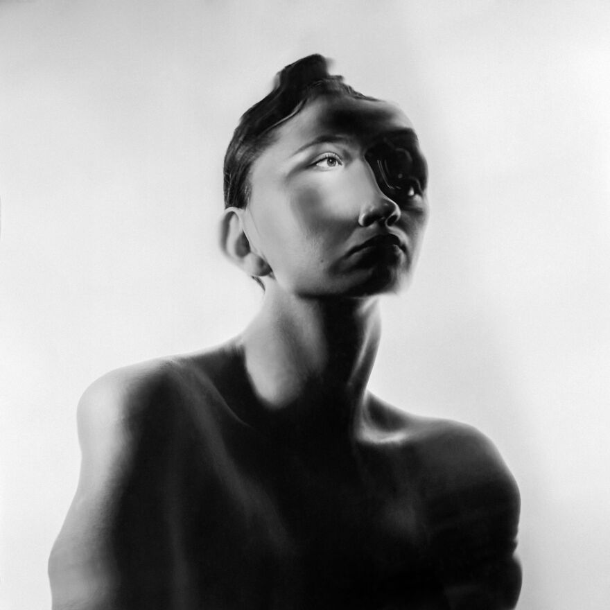 Using Clear Water I Create Abstract Portraits And Break The Stereotype Of Beauty