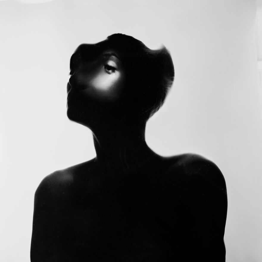 Using Clear Water I Create Abstract Portraits And Break The Stereotype Of Beauty