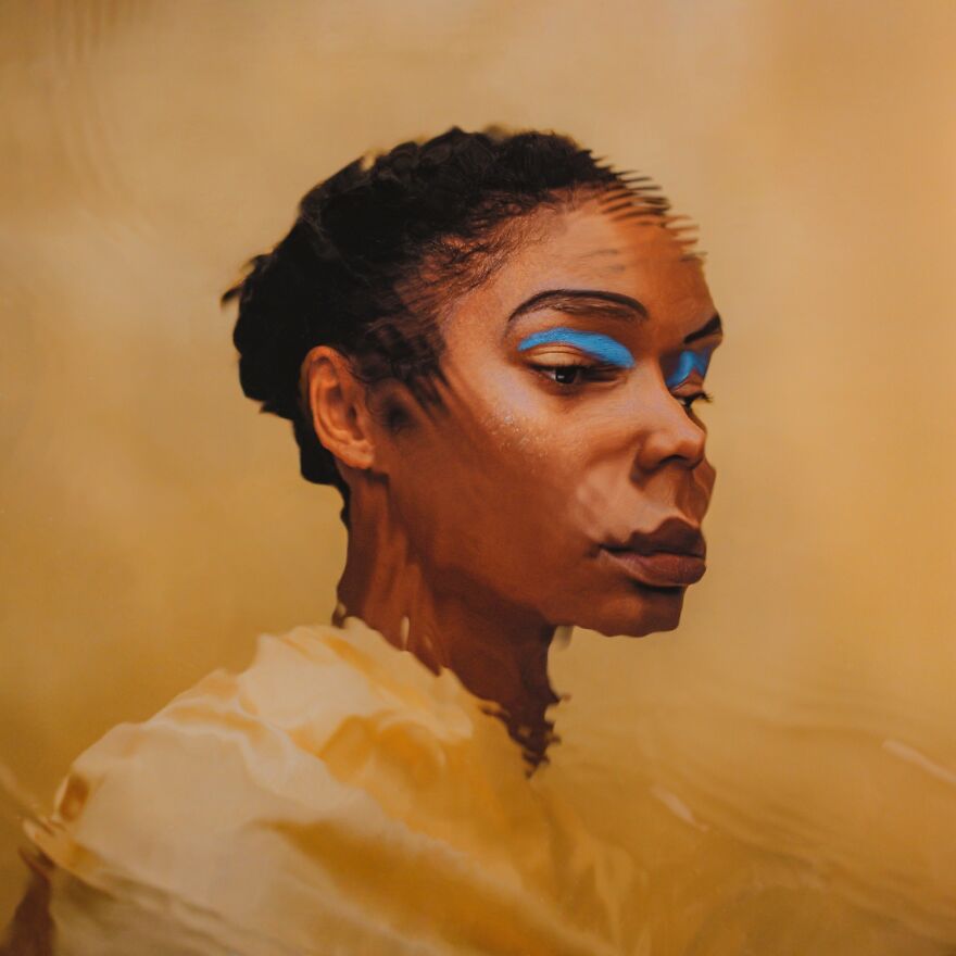 Using Clear Water I Create Abstract Portraits And Break The Stereotype Of Beauty