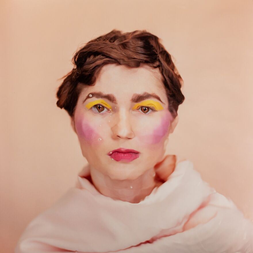 Using Clear Water I Create Abstract Portraits And Break The Stereotype Of Beauty