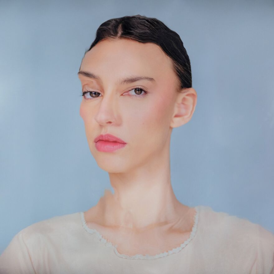 Using Clear Water I Create Abstract Portraits And Break The Stereotype Of Beauty