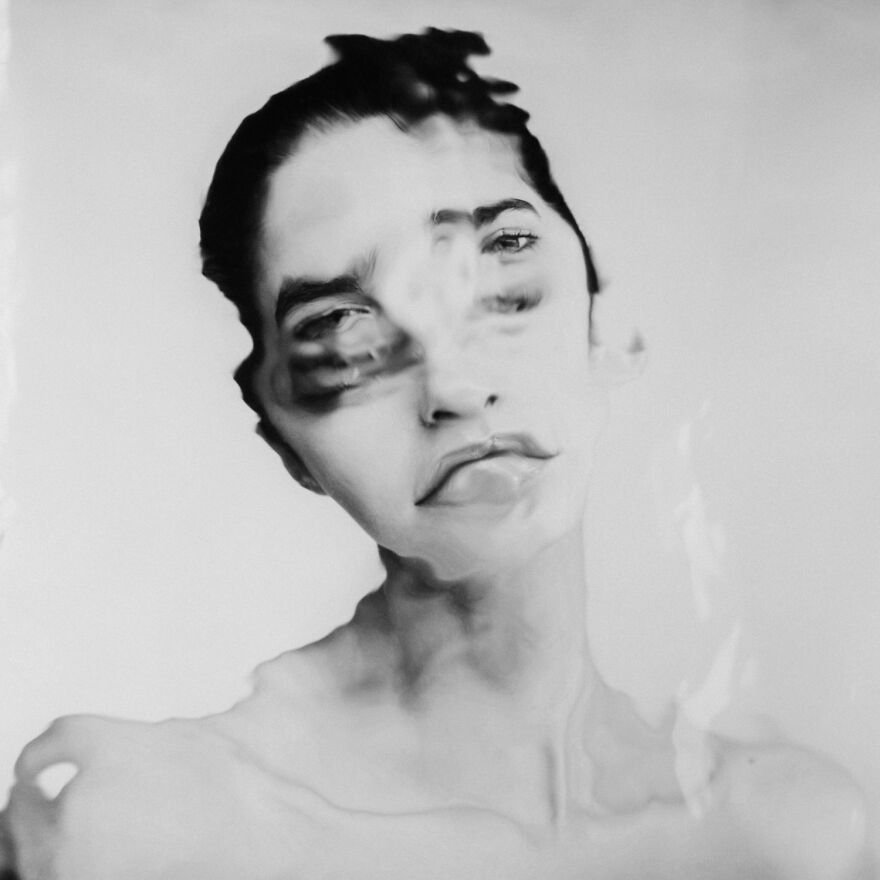 Using Clear Water I Create Abstract Portraits And Break The Stereotype Of Beauty