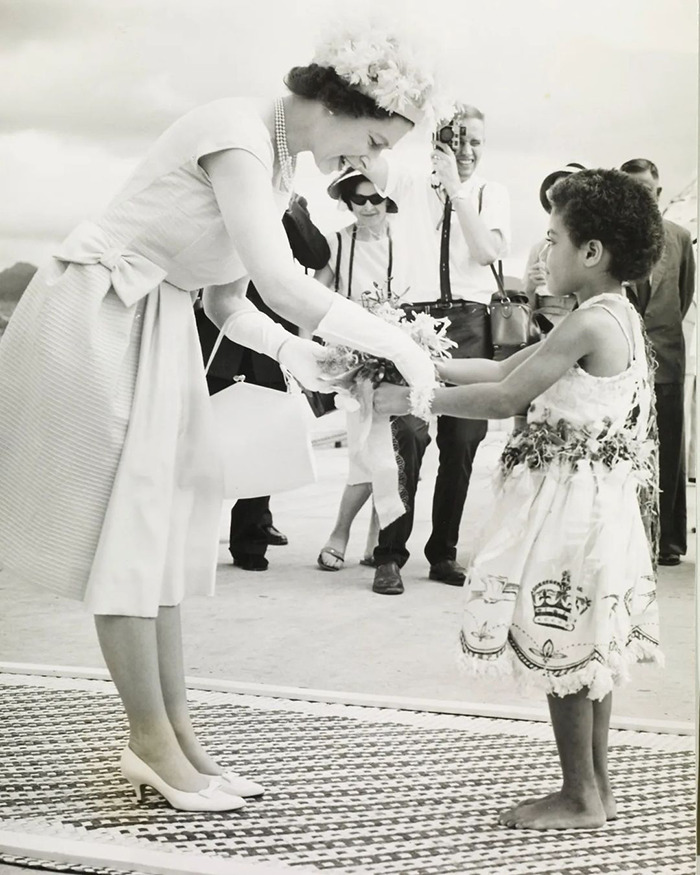 Queen-Elizabeth-Younger-Photos