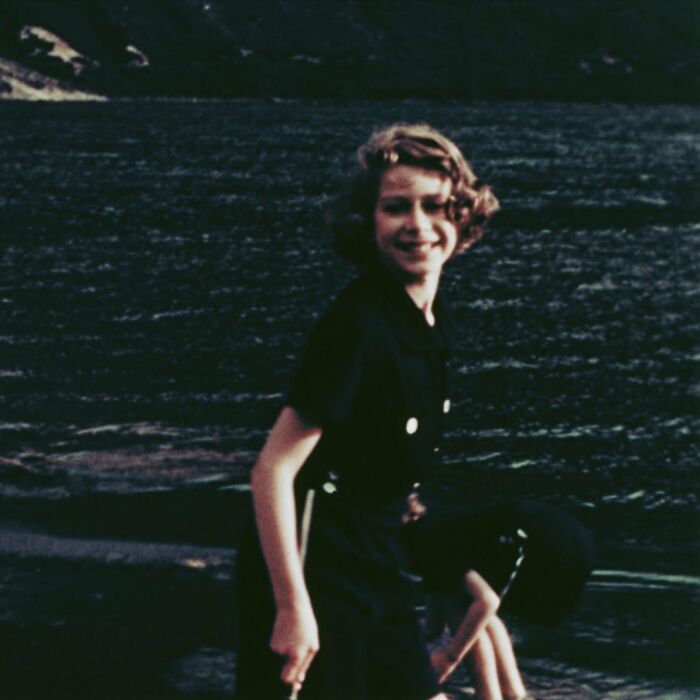 Queen-Elizabeth-Younger-Photos
