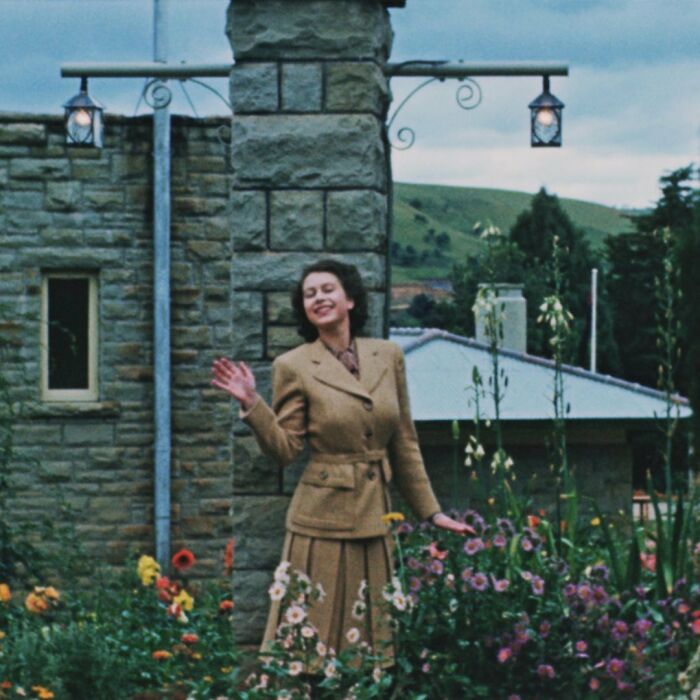 Queen-Elizabeth-Younger-Photos