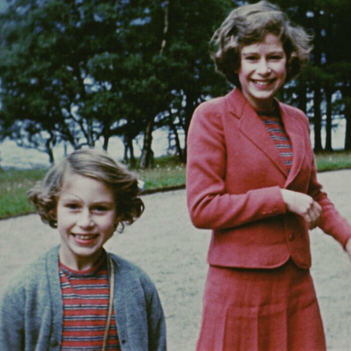 Queen-Elizabeth-Younger-Photos