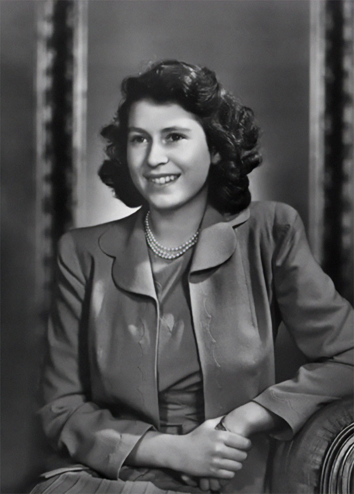 Queen-Elizabeth-Younger-Photos