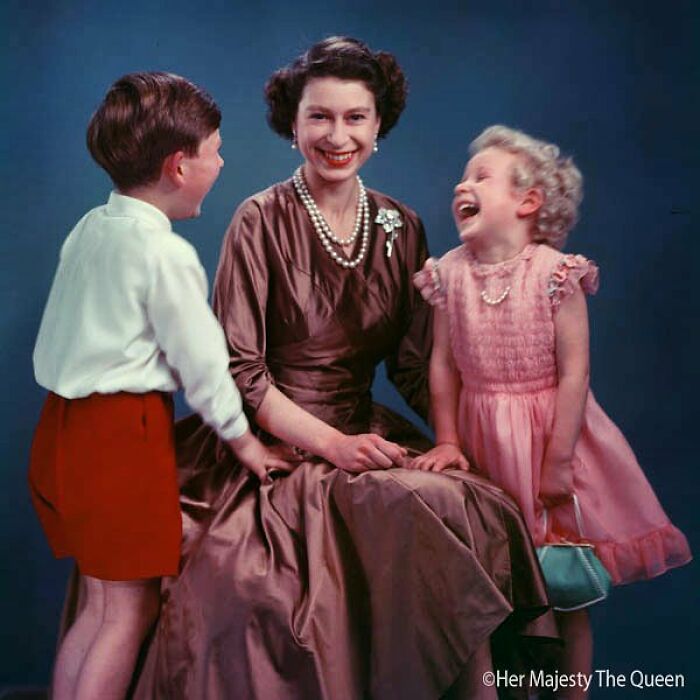 Queen-Elizabeth-Younger-Photos