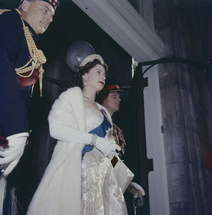 Queen-Elizabeth-Younger-Photos