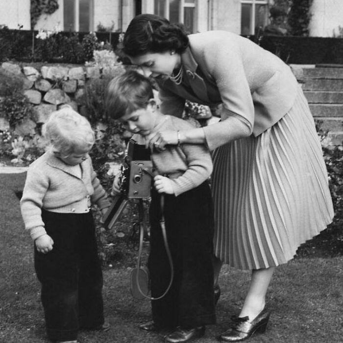 Queen-Elizabeth-Younger-Photos