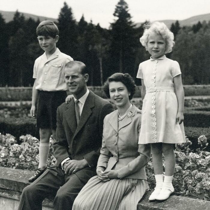 Queen-Elizabeth-Younger-Photos