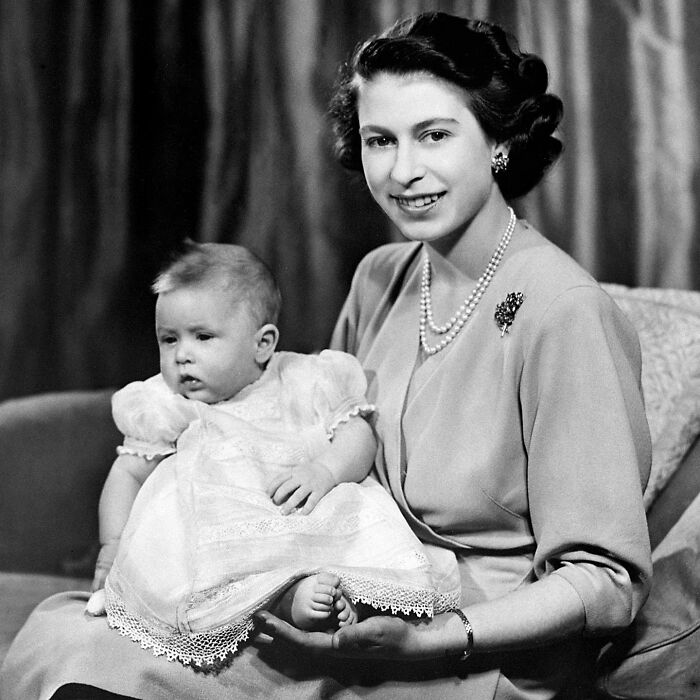 Queen-Elizabeth-Younger-Photos