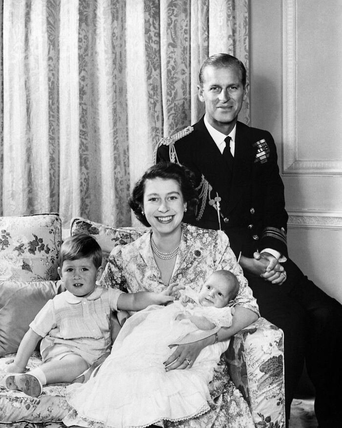 Queen-Elizabeth-Younger-Photos