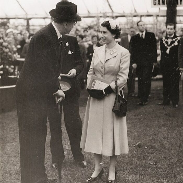 Queen-Elizabeth-Younger-Photos