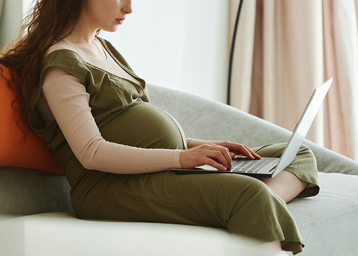 Childfree Woman Wonders If She's A Jerk For Refusing To Help Out Coworker With 5 Kids