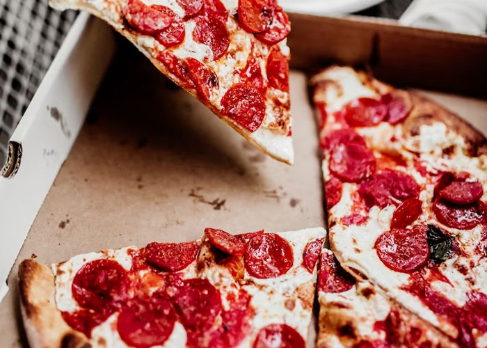 Restaurant And Bar Employees Reveal 30 Shady Cost-Saving Secrets The General Public Is Not Aware Of