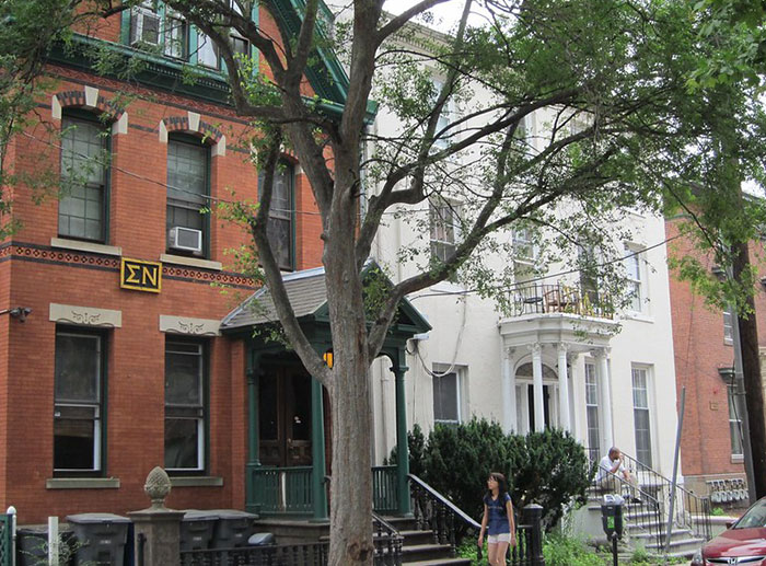 People Are Sharing 23 Safety Tips For Young Women Out Partying