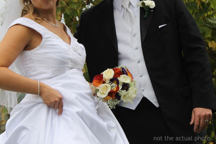 Relative Upset Their Niece Planned A Destination Wedding On A Sunday Night, Tells Her Off, And The Internet’s Having None Of It