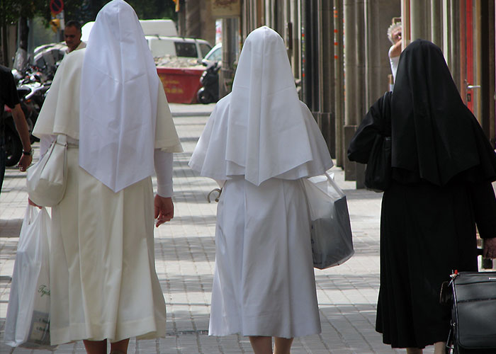 30 People Who Watch Security Cameras For A Living Are Sharing The Worst Things They’ve Caught On Them