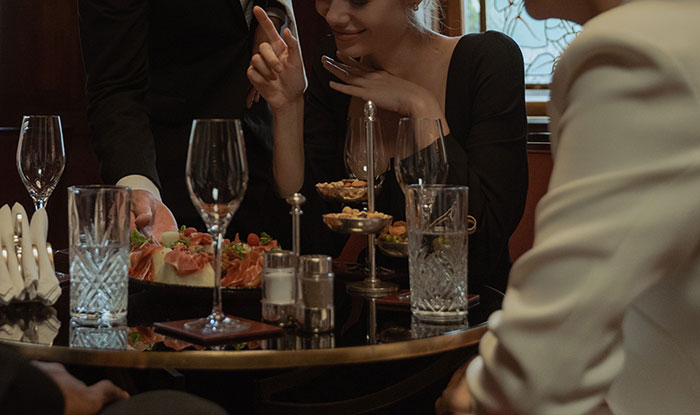 Woman's SIL "Forgets" Her Wallet All The Time When They Go To Restaurants, So She Took It For Her Woman's SIL "Forgets" Her Wallet All The Time When They Go To Restaurants, So She Took It For Her