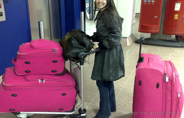 Man Is Puzzled That A Woman Turned Down His Request To Watch His Belongings At The Airport While He Uses The Restroom