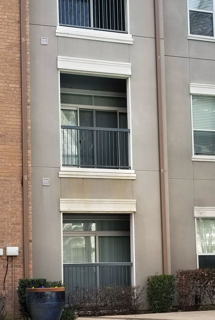 Neighbors Have Been Letting Their Dog Excrete So Much On The Balcony That The Wall Become Discolored