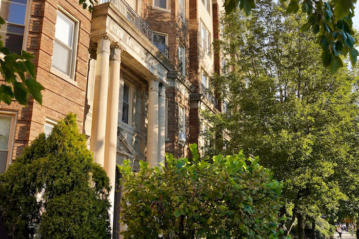 “What Are Americans Not Ready To Hear?”: 40 People Share Honest Answers