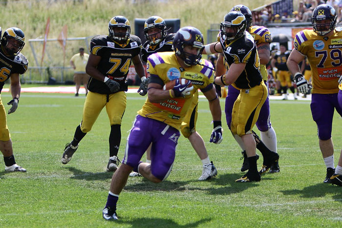 “What Are Americans Not Ready To Hear?”: 40 People Share Honest Answers