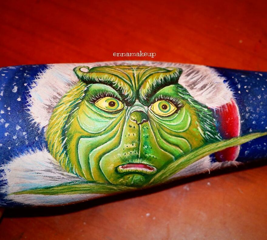 I Don't Let My Wheelchair Define Me And Find Happiness By Painting On My Body