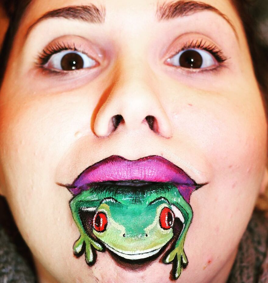 I Don't Let My Wheelchair Define Me And Find Happiness By Painting On My Body