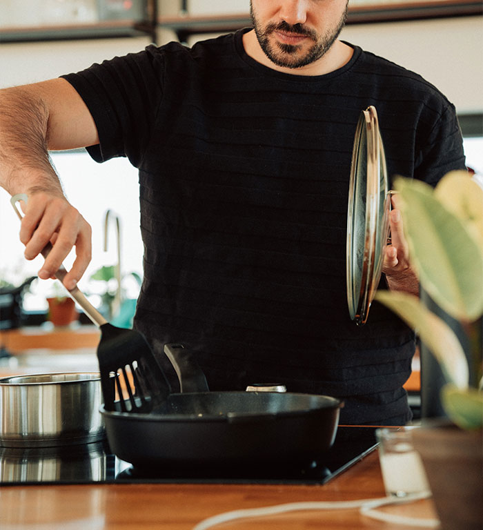 Vegan Teen Expects Everyone To Accommodate Her New Diet And Stop Eating Meat At Home, Dad Disagrees