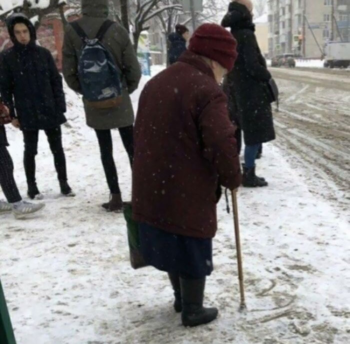 This Old Old Lady Was Drawing A Heart While Waiting For The Bus