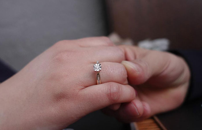 Lawyer Quits After Getting Engaged Caused Her Career To Go Downhill, Sparks A Debate About Sexism In Workplace Lawyer Quits After Getting Engaged Caused Her Career To Go Downhill, Sparks A Debate About Sexism In Workplace