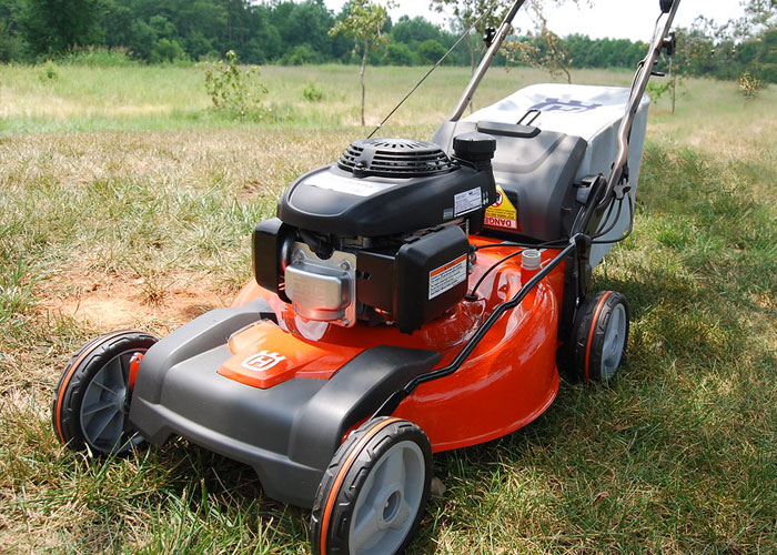 Guy Gives In And Takes A "Free" Lawn Mower From A Hardware Store After They Keep Calling Him For Weeks Guy Gives In And Takes A "Free" Lawn Mower From A Hardware Store After They Keep Calling Him For Weeks