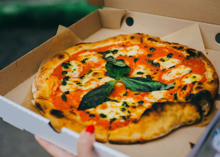 "Am I The Jerk For Serving My Boyfriend's Parents Pizza For Dinner?" "Am I The Jerk For Serving My Boyfriend's Parents Pizza For Dinner?"