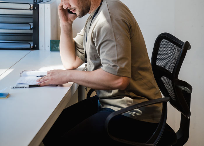 Guy Gives In And Takes A "Free" Lawn Mower From A Hardware Store After They Keep Calling Him For Weeks Guy Gives In And Takes A "Free" Lawn Mower From A Hardware Store After They Keep Calling Him For Weeks