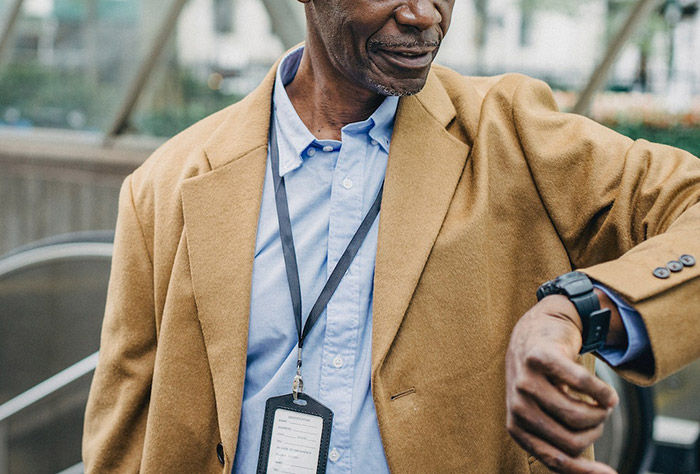 Boss Insists Employees Work Until The Last Minute, Gets Exactly That As They Stop Responding After Hours And On The Weekends