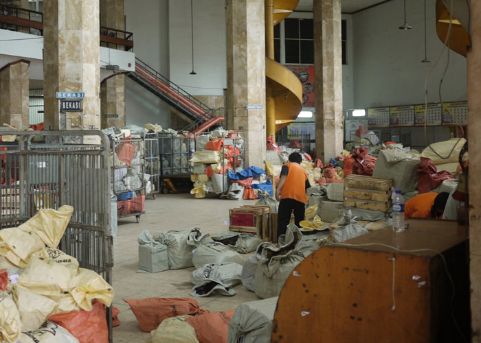 Toxic Micromanaging Boss Tells Employee To Disregard Rules Only To Punish Them For It, Employee Maliciously Complies The Next Time, Boss &ldquo;Disappears&rdquo;