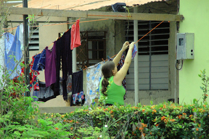 Mother Sets An Ultimatum To Her Family After They Refuse To Help Her Do The Chores, Gets Slammed For This Mother Sets An Ultimatum To Her Family After They Refuse To Help Her Do The Chores, Gets Slammed For This