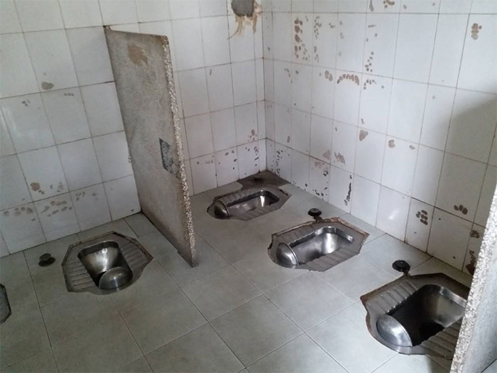 "The Whole Place Smelled Like Hot Garbage": 50 People Reveal The Biggest Culture Shock They’ve Ever Encountered