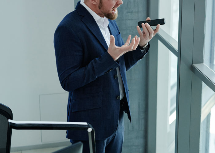 Employee Decides To Stop Working Overtime After Getting In Trouble For Being 3 Minutes Late