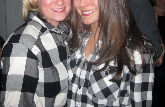 Woman Slams Waitress For Wearing &ldquo;Too Much&rdquo; Makeup To Look &ldquo;Easy&rdquo;, Gets Ghosted By Her Date