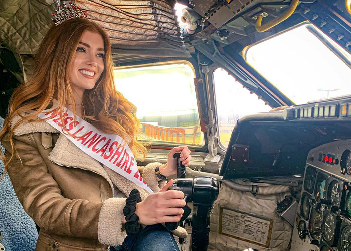 Woman Who Was “Spat At” And “Burned” At School For Having Ginger Hair Grows Up To Be Crowned Miss England Woman Who Was “Spat At” And “Burned” At School For Having Ginger Hair Grows Up To Be Crowned Miss England